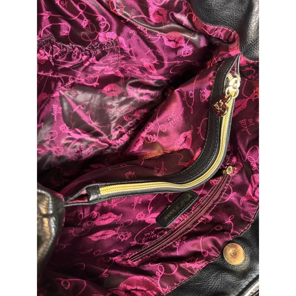 Betsey Johnson Cream Quilted Heart Tote Bag with Large Black Bow Gold Hardware - Picture 4 of 9